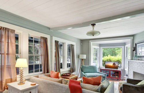 Saint Simons Heights Cottage | Beach Cottage! walk to restaurants. Minutes from Beach