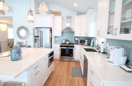 North End House | Beach Days Made Easy Luxury Coastal Elevator Linens Bikes Walk 2 Beach