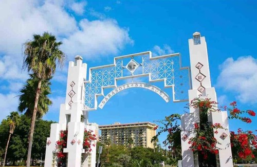 Gillespie Park House | Beach Downtown Pet-friendly @ The Park Home-635