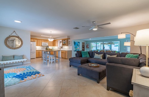 Caloosahatchee House | Beach Entry Heated Pool & Hot Tub, 4BR, Walk to town