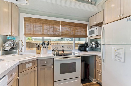 Saint Simons Island Condo | Beach Getaway - Less than two blocks to the beach