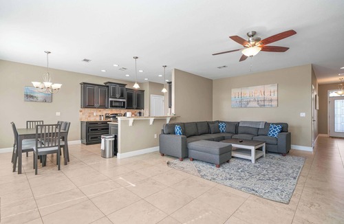 Mary Esther House | Beach Haven: 6 Beds, Pet Friendly, 8miles to Beach