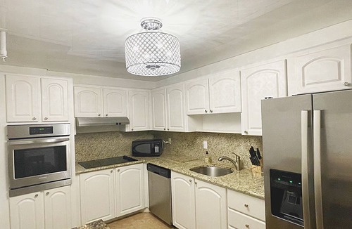 Seybold Condo | Beach House - 5 star Luxury 2 Bed, 2 Bath on the beach