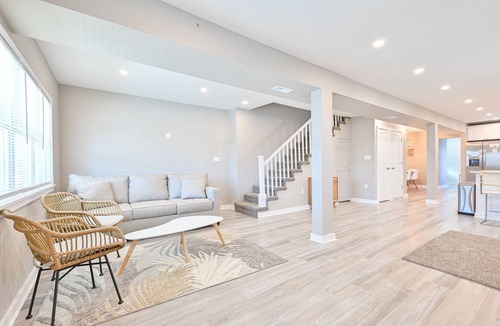 Ventnor City House | Beach House full of family fun within 15 min walk to the beach + work space
