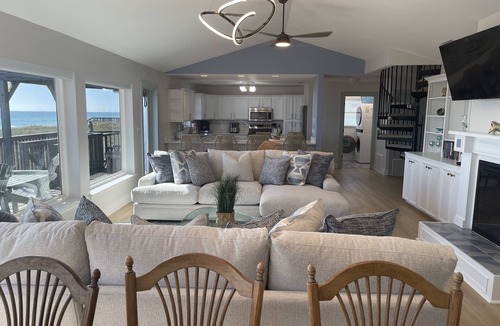 Sugar Beach House | Beach House-Gulf Front Private Home Sleeps 10