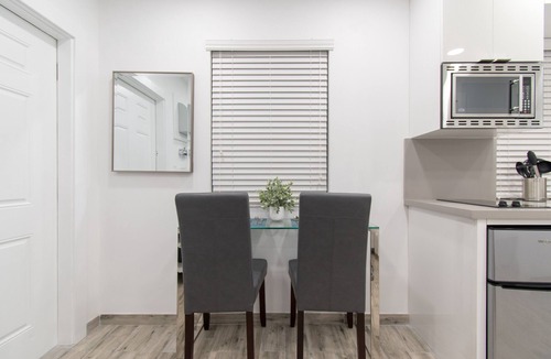 Hollywood Apartment | Beach Inn by DesignedVR