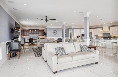 Ocean Drive House | Beach Life, 8 bedroom Oceanfront with Pool