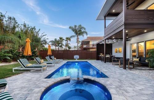 Butler Beach House | Beach luxury I Pool, hot tub I Outdoor kitchen