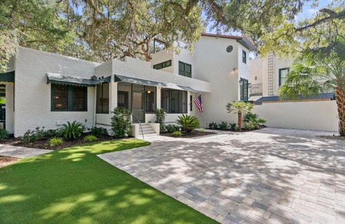 Saint Simons Island Villa | Beach Music - Charming St Simons Island Beach Cottage - Steps to Village!
