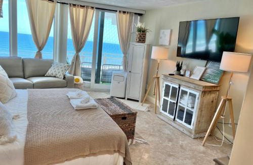 Daytona Beach Shores Apartment | Beach Oasis 704 Lovely Daytona ocean front for 5 sleeps up to 12