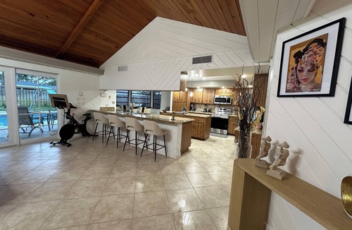 Deerfield Beach House | Beach. Ocean , Fishing, Shopping, Restaurants
