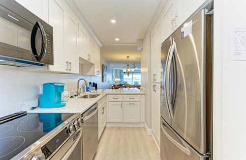 Bradenton Beach Condo | Beach Palms 6B-Beach 1 Minute WalkHeated Pool-Free Wi-Fi-Dock-Surrounded By Wate