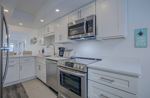Bradenton Beach Condo | Beach Palms 7A-Beach 1 Minute Walk-Heated Pool-Free Wi-Fi-Dock-Surrounded By Wat