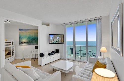 Hollywood South Central Beach House | Beach Penthouse & Ocean Paradise