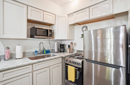Gulfport Condo | Beach Quarters 3BR ~Close to Beach