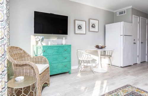 Tybee Island Condo | Beach Racquet B302 | Stunning Views Steps to Beach