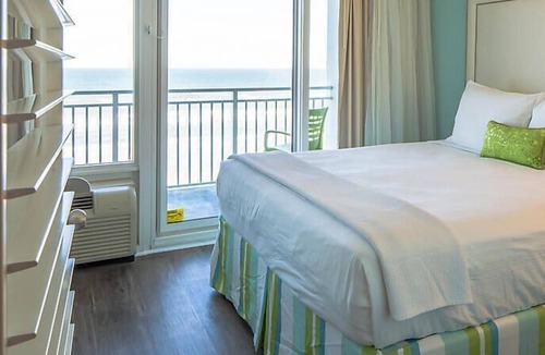 Daytona Beach Shores Resort | Beach Resort with Ocean Front Pool and Hot Tub