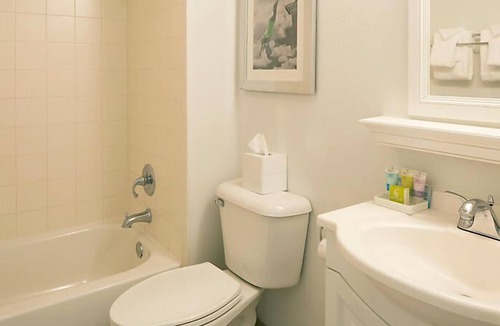 Daytona Beach Shores Resort | Beach Resort with Ocean Front Pool and Hot Tub