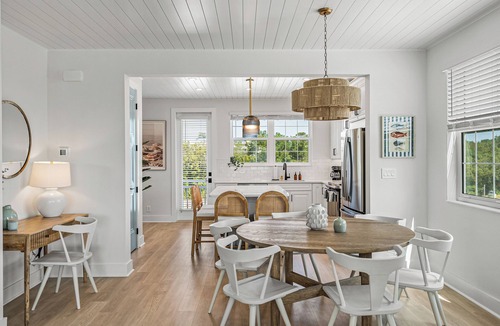 Cortez House | Beach Retreat! Paddleboards, Bikes, & Beach Gear!