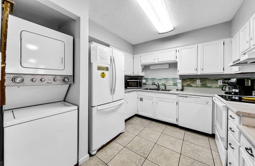 Destin Condo | Beach Service Included! Pet-friendly! Chateau La Mer 11B!