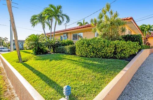 Holmes Beach Apartment | Beach Villa 1B