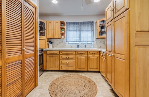 Rehoboth Beach House | BeachBird Bungalow - Loft/Deck/Sleeps 10! - Minutes to Rehoboth & Lewes Beach