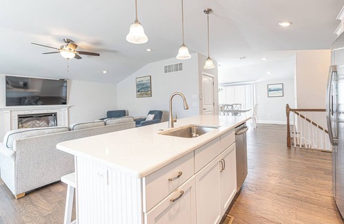 North End Condo | Beachblock 9 BR, 5.5 BA with gorgeous ocean views, 3 king ensuite, elevator