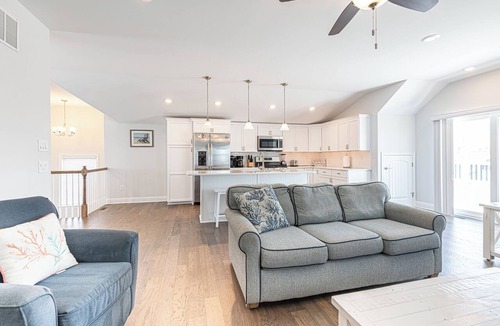 North End Condo | Beachblock 9 BR, 5.5 BA with gorgeous ocean views, 3 king ensuite, elevator