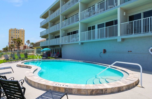 Jacksonville Beach Condo | Beachdrifter 403 | Oceanfront Condo with Pool, Balcony + Beach Access