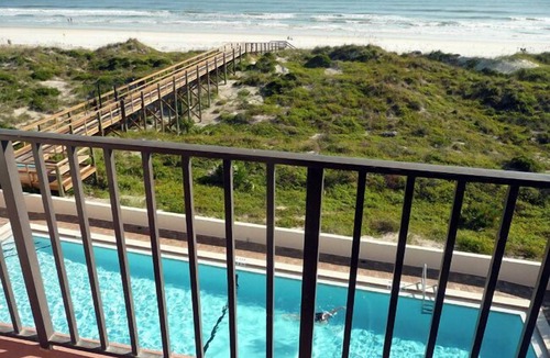 Crescent Beach Condo | Beachers' Lodge #402 top-floor 1 bedroom condo with stunning oceanfront view