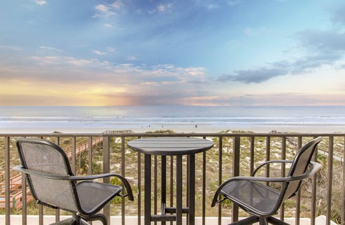 Crescent Beach Condo | Beachers' Lodge #402 top-floor 1 bedroom condo with stunning oceanfront view