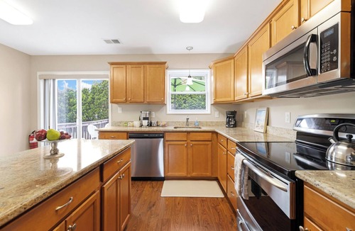 Villas House | Beaches at the Bay, 2 Blocks to the Beach, pet friendly