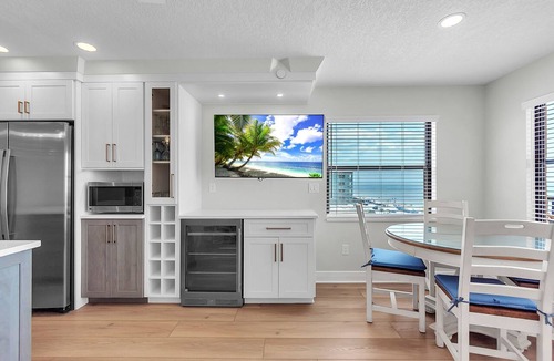 North Redington Beach Condo | 🌞Beachfront Condo🐬Amazing Gulf and Beach Views🌴Emerald Isle 501