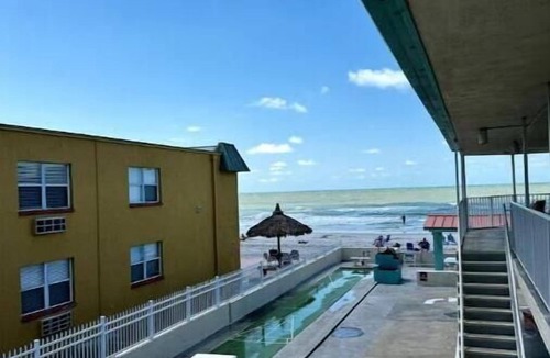 North Redington Beach Condo | Beachfront Sunsets on N Redington Sea Rocket 20