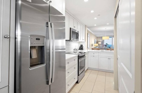 Marco Island Condo | Beachfront 2BR, 2BA Marco Island condo with pool and WiFi.