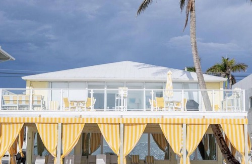 Bonita Springs House | Beachfront 3 bedrooms 2 bath house . Walk out into the sand🐬