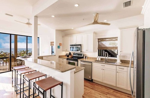 Jose's Hideaway House | Beachfront🌊3 KING suites & bunk room🛏️Pet Friendly🐾