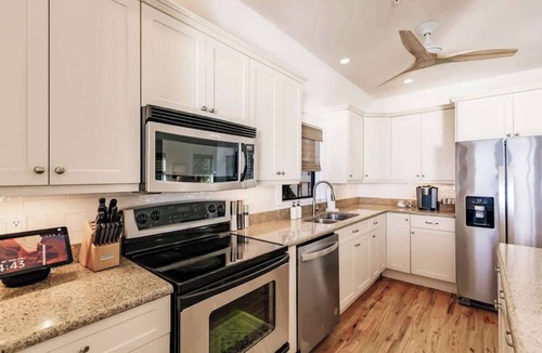 Jose's Hideaway House | Beachfront🌊3 KING suites & bunk room🛏️Pet Friendly🐾