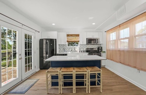 Keansburg House | Beachfront 4BR - 30ft to Sand Near Amusement Park