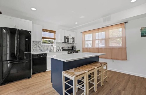 Keansburg House | Beachfront 4BR - 30ft to Sand Near Amusement Park