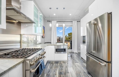 Atlantic City House | Beachfront 4BR/4.5BA Designer Home w/Hot Tub