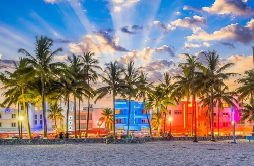 South of Fifth Apartment | Beachfront Art Deco District with Free Beach Lounges and Pool