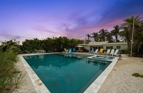 Holmes Beach House | Beachfront Bungalow