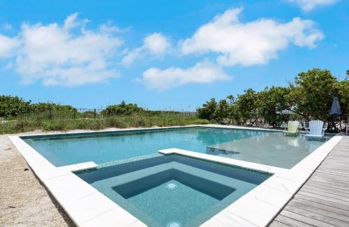 Holmes Beach House | Beachfront Bungalow