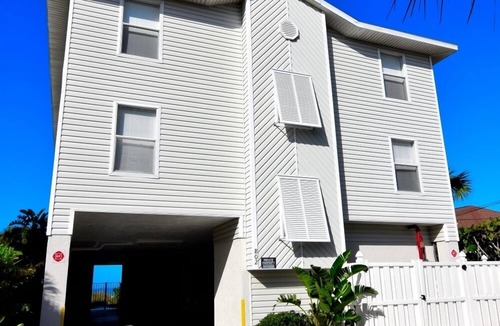 Indian Rocks Beach Condo | Beachfront Condo With Panoramic Views of the Gulf Plus, Beach Gear, Grill & Wifi