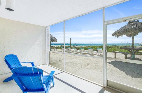 Holmes Beach House | Beachfront Coconuts by AMI Locals