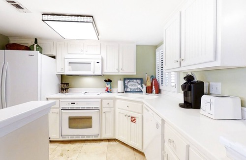 Amelia City Condo | Beachfront condo with outdoor pool, patio & washer/dryer - dog-friendly