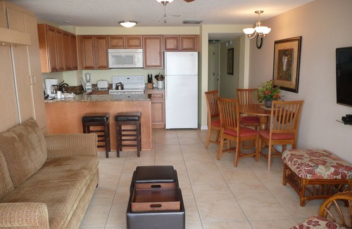 Madeira Beach Condo | Beachfront Condo Private Balcony Top Floor Madeira Beach