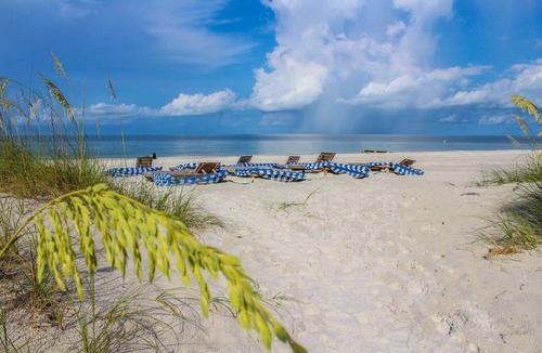 Madeira Beach Condo | Beachfront Condo Private Balcony Top Floor Madeira Beach
