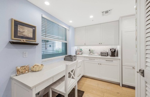 Marco Island Condo | Beachfront Condo | 180-Degree Views and Pool